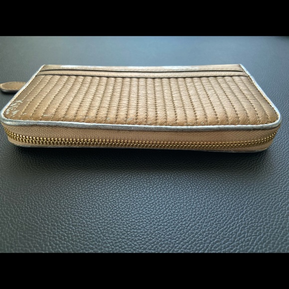 Burberry Gold ZIP Around Wallet - Picture 3 of 7